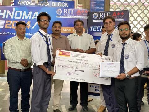 Team receiving the Technomax prize at RIT Roorkee